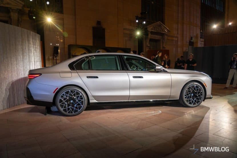 BMW 7 Series Facelift Debuts in NYC with Neue Klasse Tech and Design