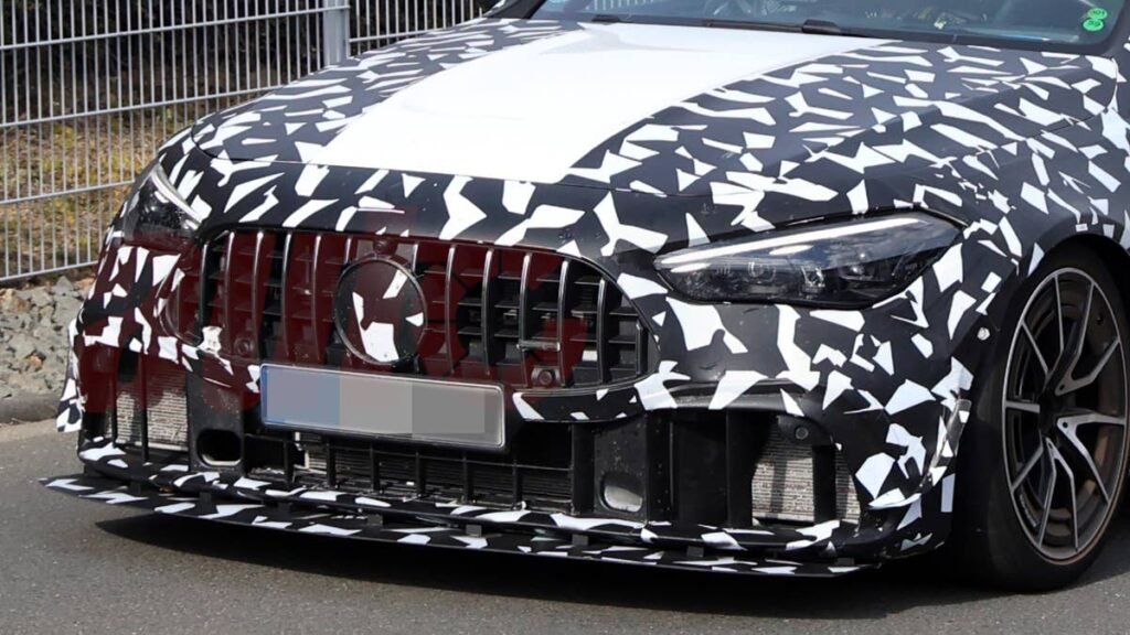 Mercedes’ 646-HP AMG CLE Could Make the BMW M4 CSL Look Tame