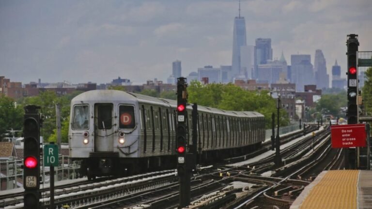 Trump administration to release Second Avenue subway funding after MTA lawsuit