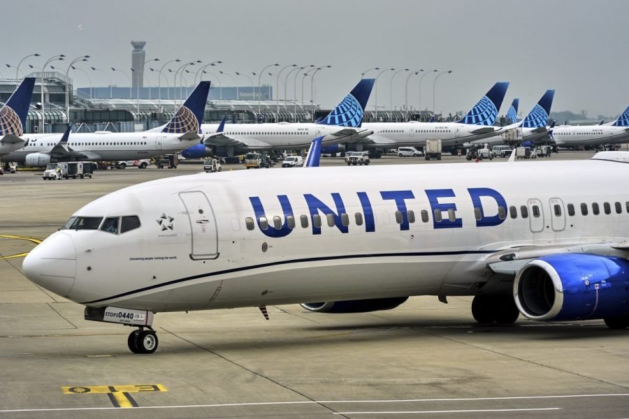 United Airlines considering raising fares amid jet fuel price surge