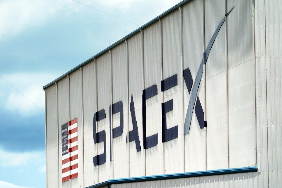 Elon Musk's SpaceX prepares for public offering
