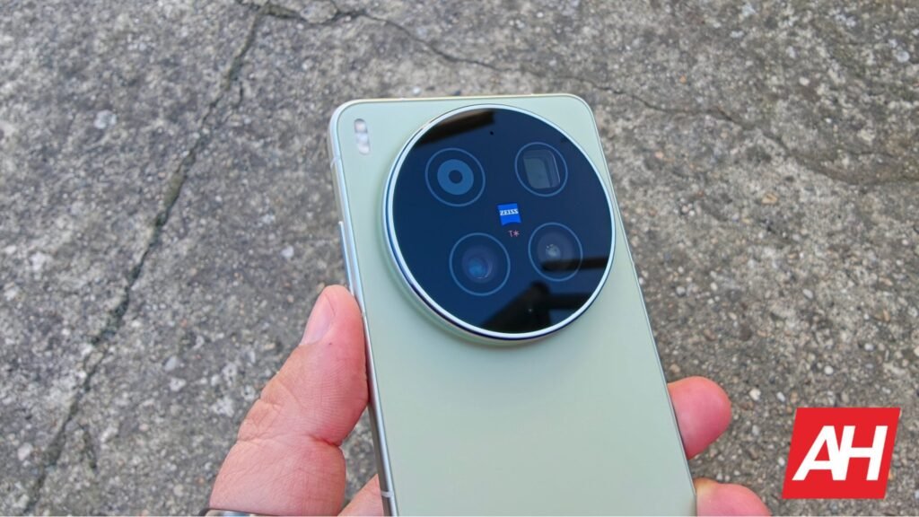 Vivo X300 Ultra Goes Global: The 200MP ZEISS Imaging Beast Breaks Free