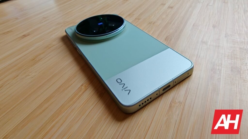 Smartphone Shipments in World's Second-Largest Market Decline 5% in Q1 2026