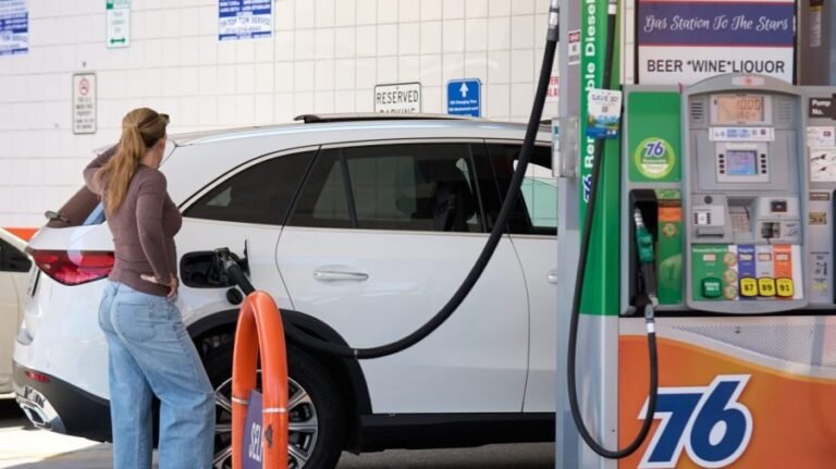 Americans grow more negative about economy: Gallup