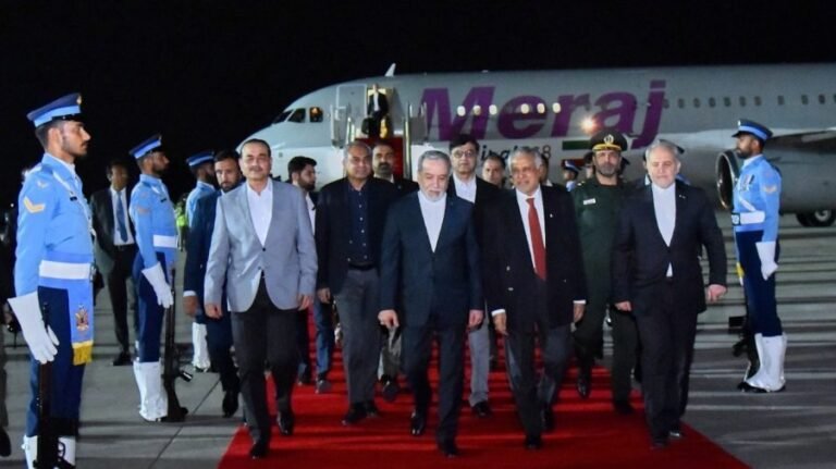 Iran offers US deal to reopen strait without nuclear deal