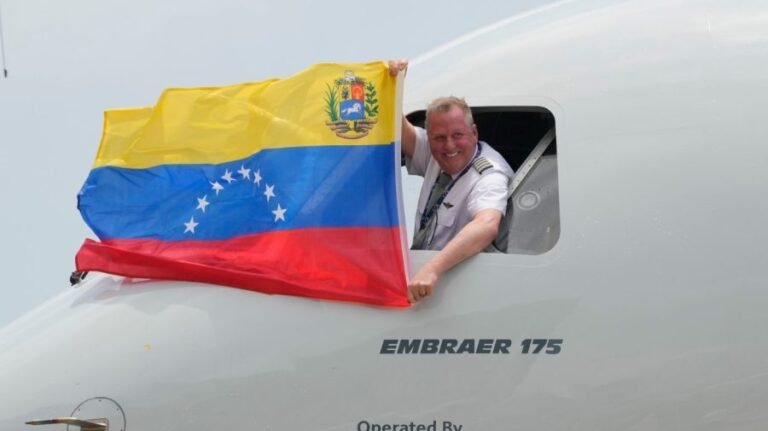 First commercial flight between US, Venezuela in 7 years departs from Miami