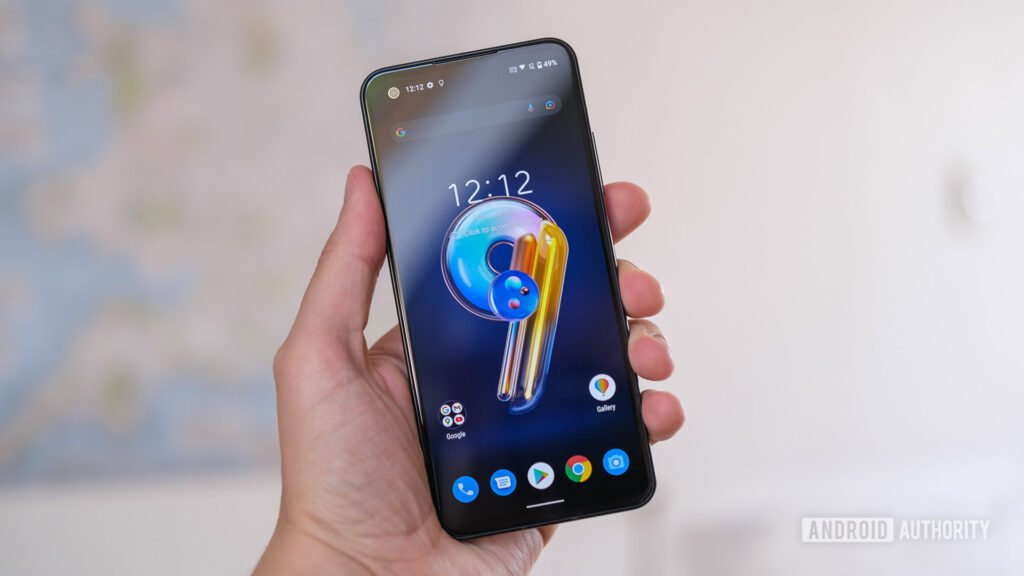 Manufacturers want you to say goodbye to small phones once and for all