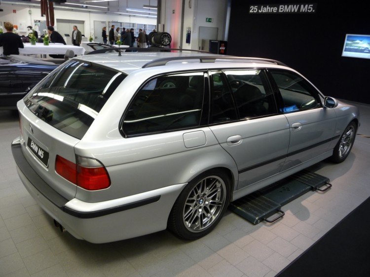 BMW Built the Perfect M5 Touring (E39). Then Locked It in a Garage