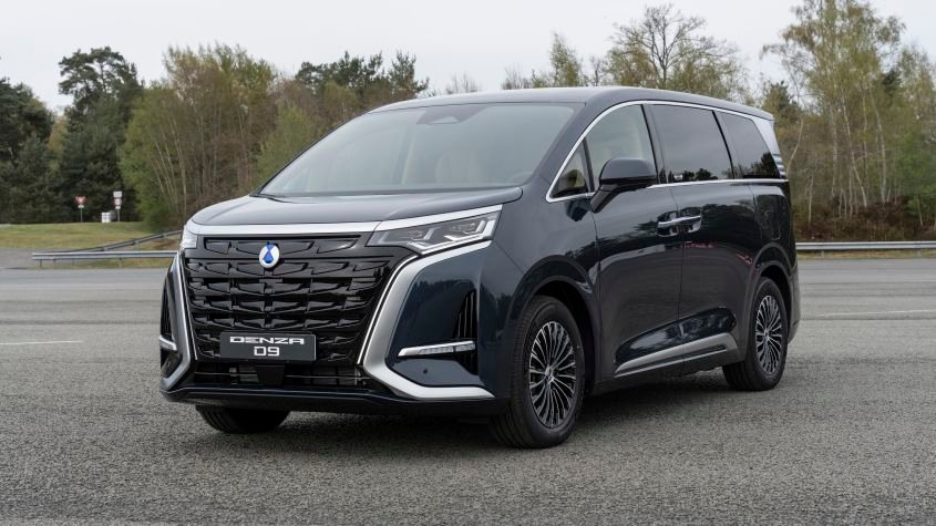 New Denza D9 DM-i luxury MPV - pictures