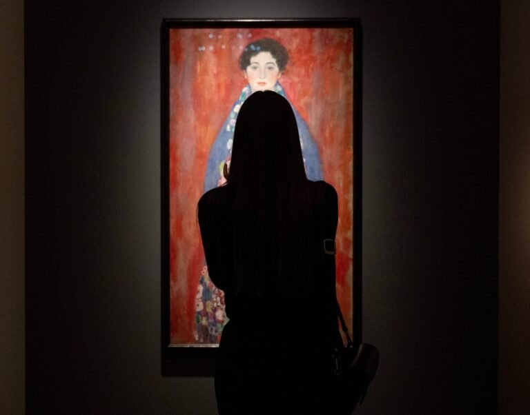 Woman With Her Back to the Viewer in Gallery Photos Speaks Out
