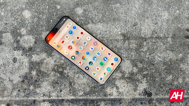 Pixel LEDs give more hints that Pixel Glow will come to Pixel 11