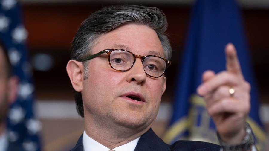 House approves reauthorization of warrantless spy powers