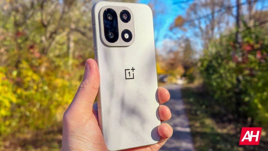 OnePlus 16 Rumored to Have a 240Hz Display With Extremely Thin Bezels