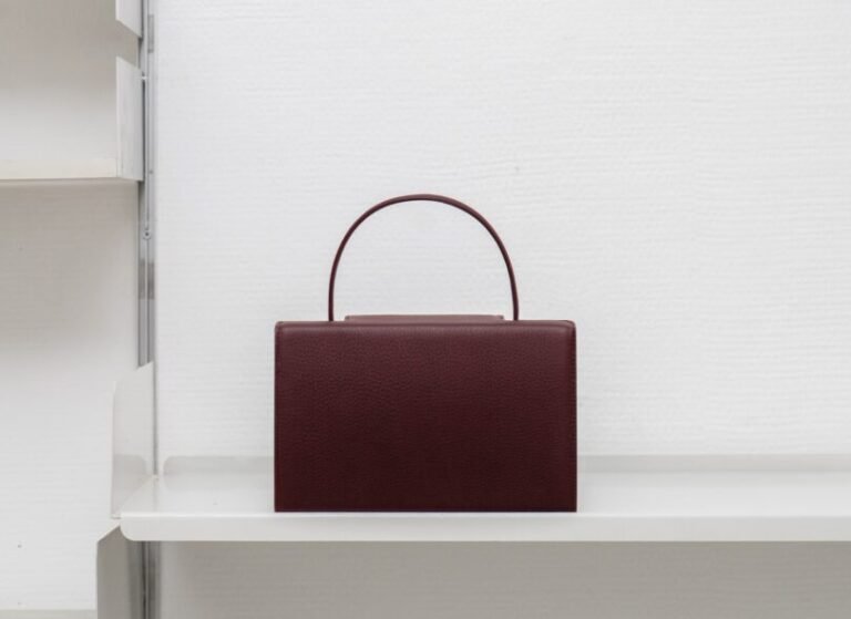 TSATSAS Unveils a New Hue for the 931 Bag by Dieter Rams