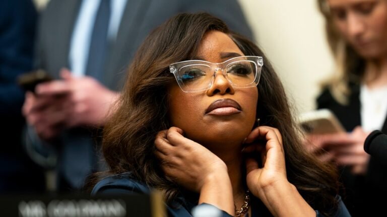 Crockett backing Allred in Texas runoff