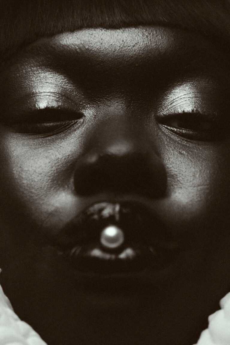 Contrast Reigns in Austn Fischer’s Conspicuous Black-and-White Photos