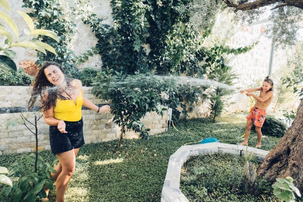 If You Want Your Kid To Have A '90s Summer, You Have To Be A '90s Summer Mom