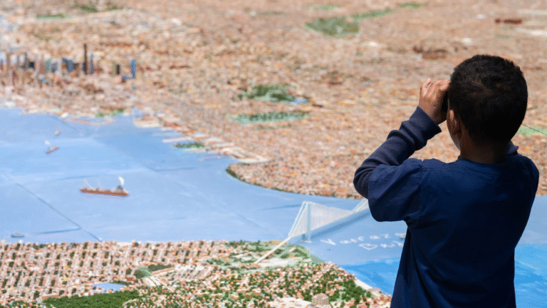 Miniature Model and Giant Buddha