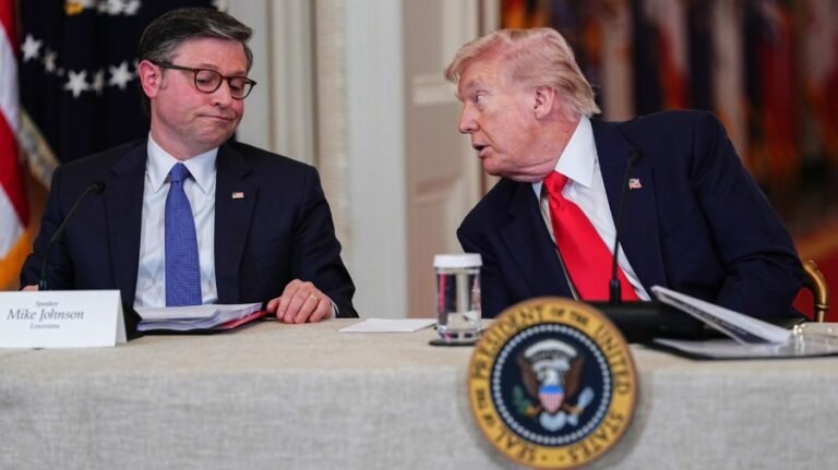 Republicans are sinking, but Democrats aren’t rising