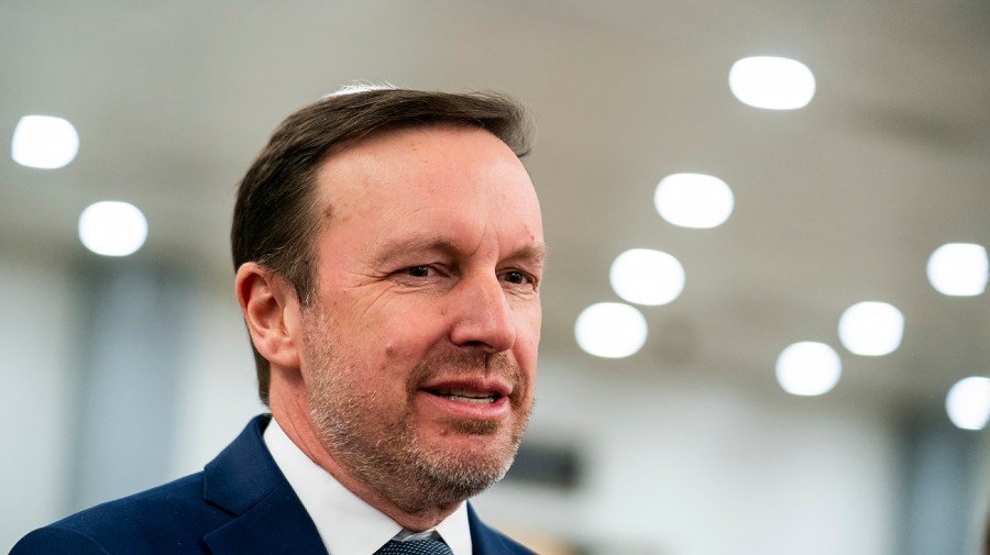 Chris Murphy clarifies 'awesome' post on Iran war