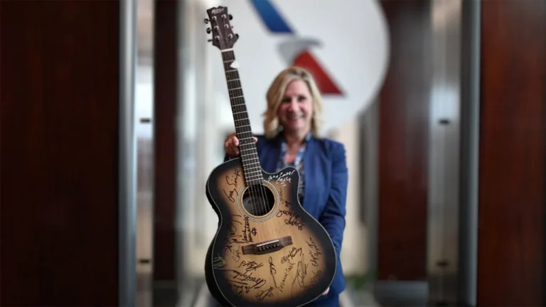 American Airlines’ massive new airport lounge will be the biggest in Nashville. It’s designed to feel like home