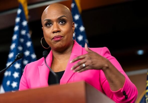 10 Republicans help Democrats pass resolution extending TPS protections for Haitian migrants