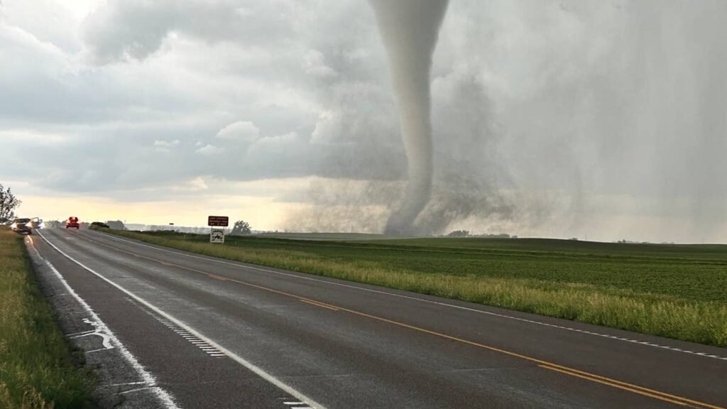 Spring Storm Warning: Tornadoes, Baseball-Size Hail & 70 MPH Winds Threaten I-35 & I-44 Across Texas & Oklahoma This Weekend