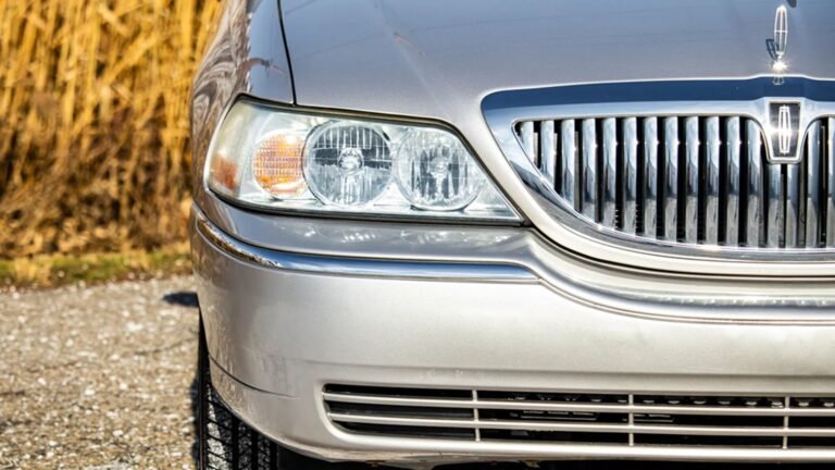The 2003-2011 Lincoln Town Car Is America's Last Great Cruiser