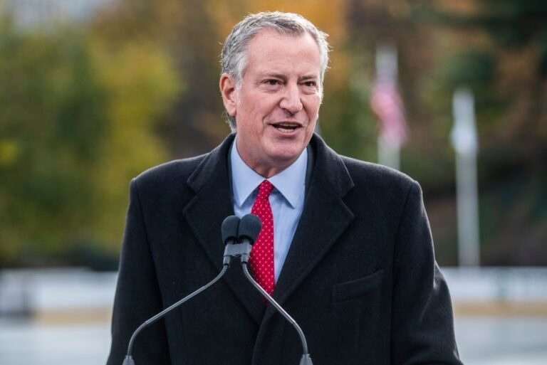De Blasio: Newsom 'has played his cards the best for 2028' 