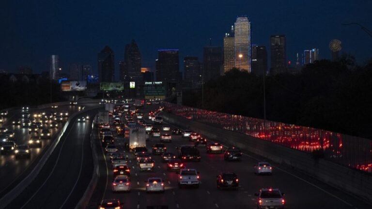 Midsized cities' population steady as national growth slows: Census