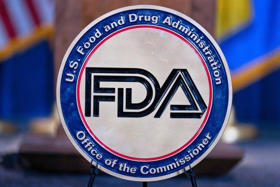Trump names acting FDA commissioner 