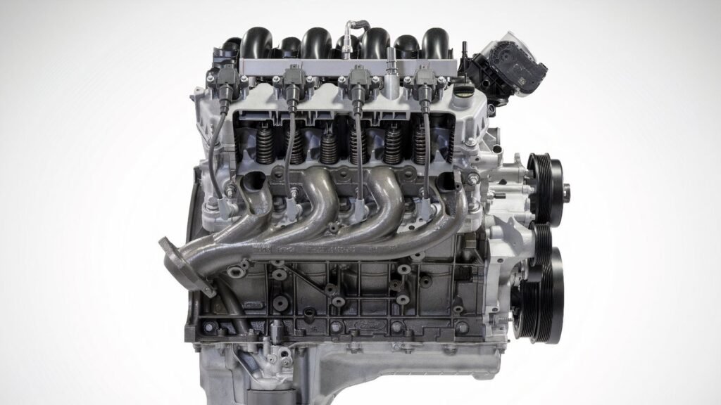 Ford’s Huge Massive Pickup Truck V8 Is A Blast From The Past in Modern Times