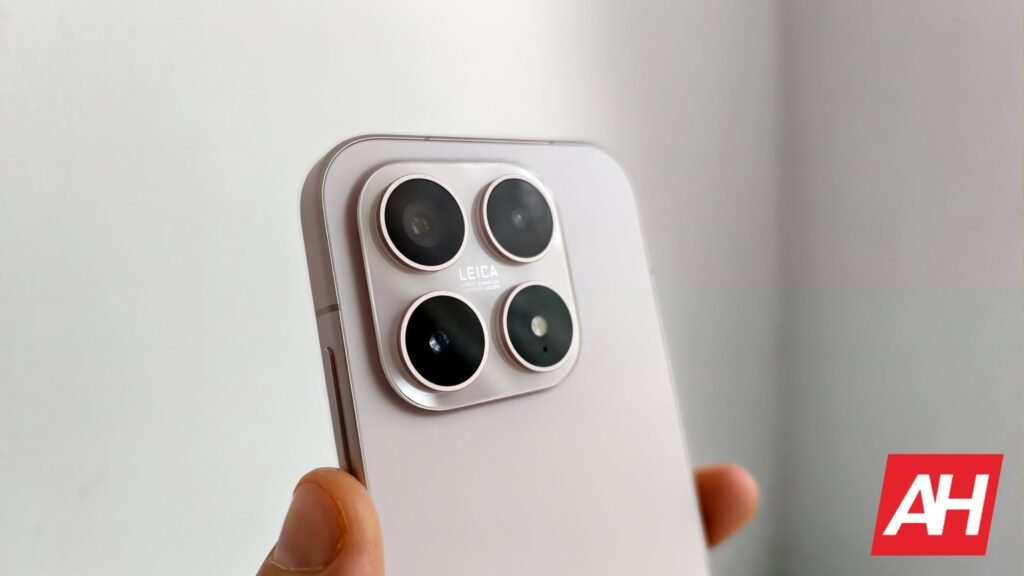 Chinese Brands Could Follow Apple in 'Spec Downgrade' Strategy for Base Flagship Phones
