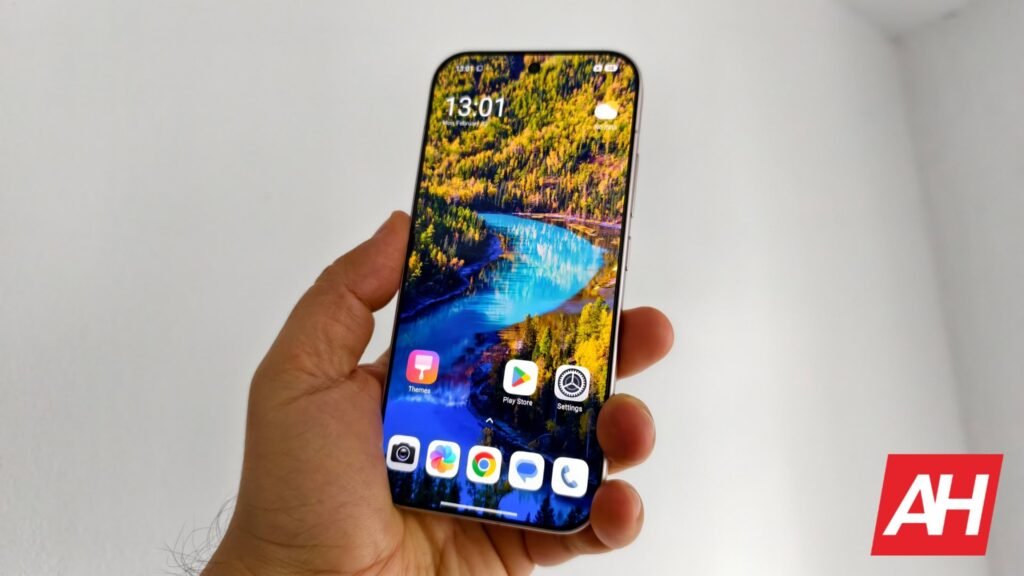 Compact Flagship Android Phones to Get a Big Comeback This Year