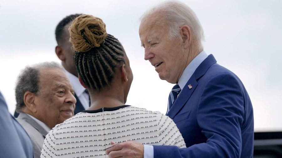 Biden makes first endorsement of 2026 midterm cycle