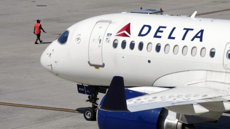 Delta cutting free snacks, drinks on hundreds of flights