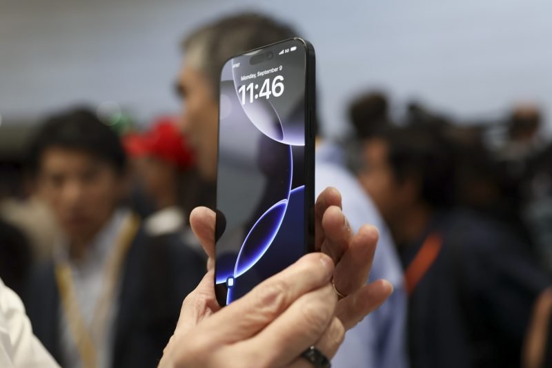 Some iPhone users could see payments after Apple settles Siri AI lawsuit