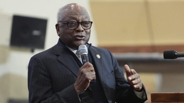 Clyburn: Roberts to join ranks of 'infamous' Supreme Court justices over voting rights decision