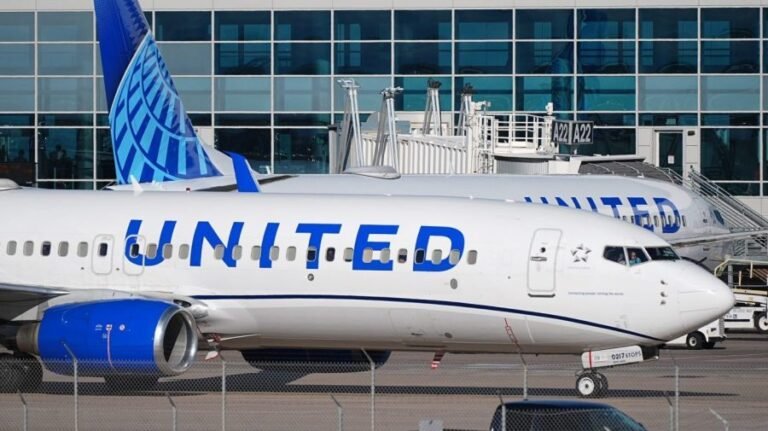 NTSB to investigate United plane that struck pole on NJ Turnpike
