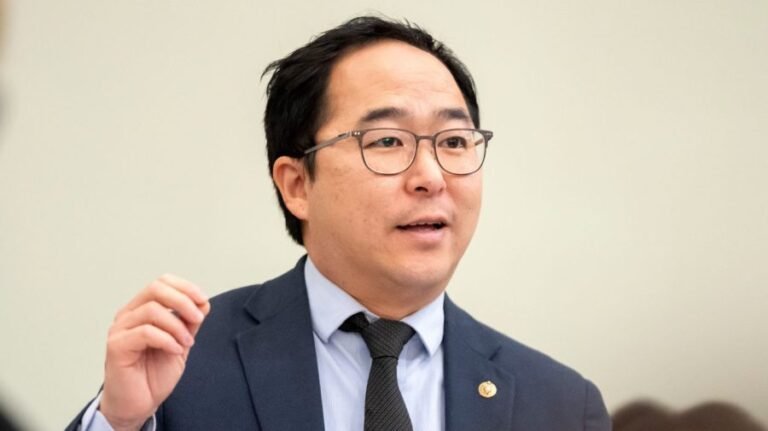 Kim calls ICE actions 'dangerous' after facility confrontation