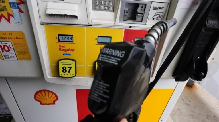 Gas prices rise 30 cents in past week
