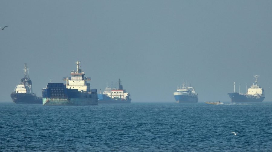 Iran, Oman discuss Strait of Hormuz toll system: Report