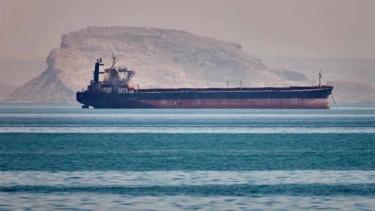 U.S. tests the Iran war’s fragile ceasefire by attempting to open the Strait of Hormuz