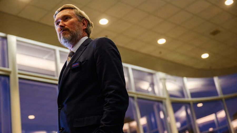 Massie: 'Dangerous when you shrink the tent' 