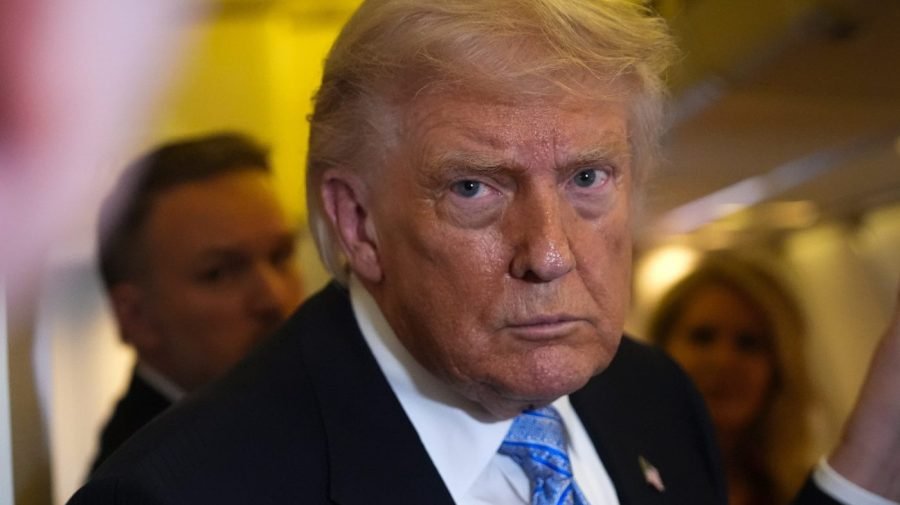 Trump orders banks to more closely examine customers' citizenship