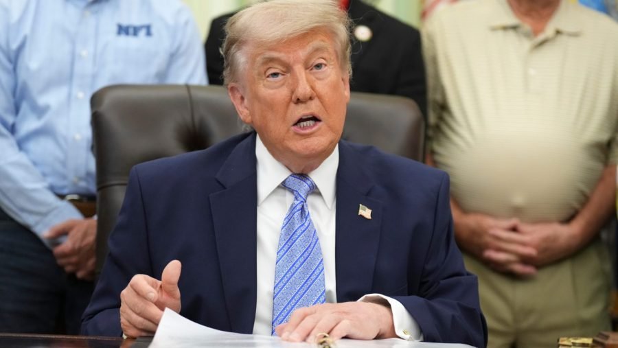 Trump abruptly punts AI executive order 