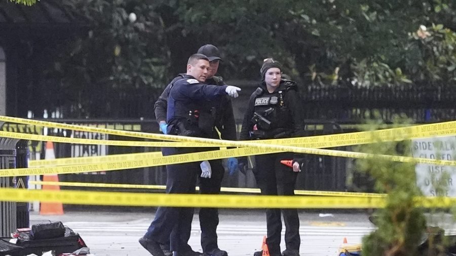 Suspect in White House shooting dead