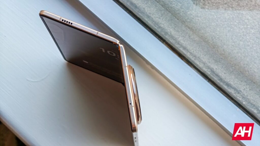 Three Companies Control 84% of the Foldable Smartphone Market — Samsung Is Surging