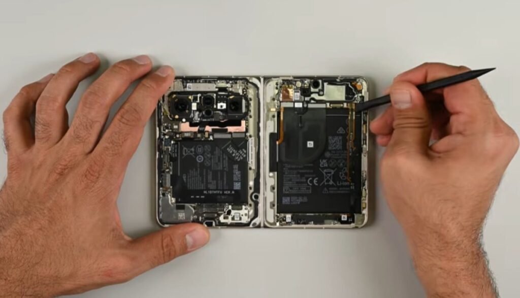 Huawei Pura X Max Teardown: The First Wide Foldable is As Innovative as Nightmare to Repair