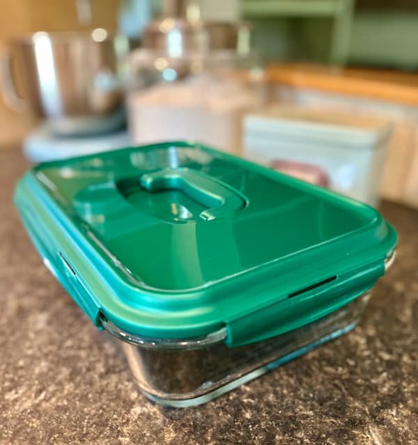 LocknLock 9×13 Glass Dish with Handle Lid only $17.98 shipped (Reg. $33)!